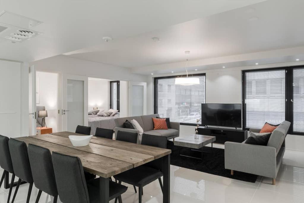 Sleek And Spacious 3 Bedroom Apartment In City Centre Helsinki Esterno foto