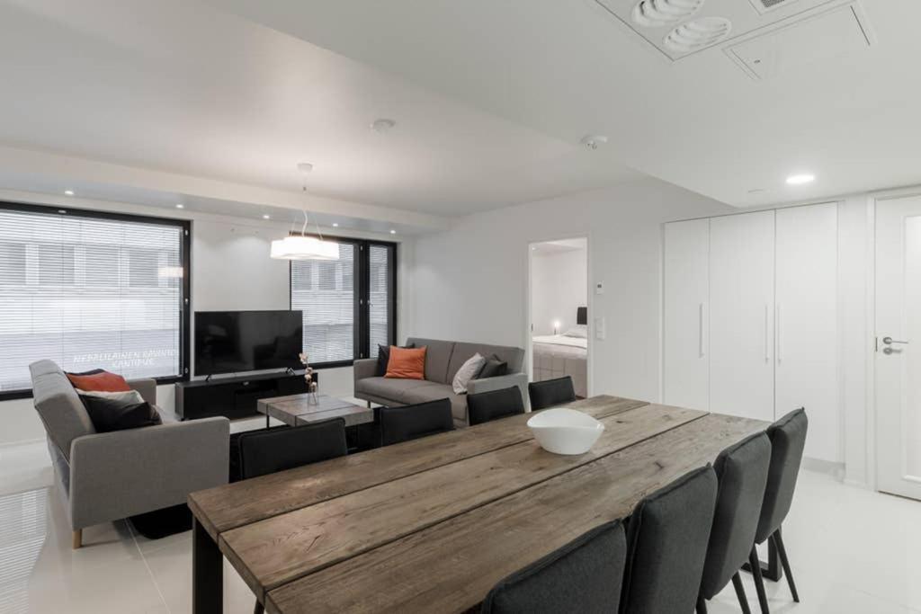 Sleek And Spacious 3 Bedroom Apartment In City Centre Helsinki Esterno foto