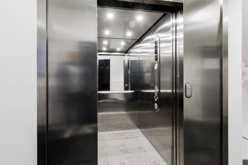 Sleek And Spacious 3 Bedroom Apartment In City Centre Helsinki Esterno foto