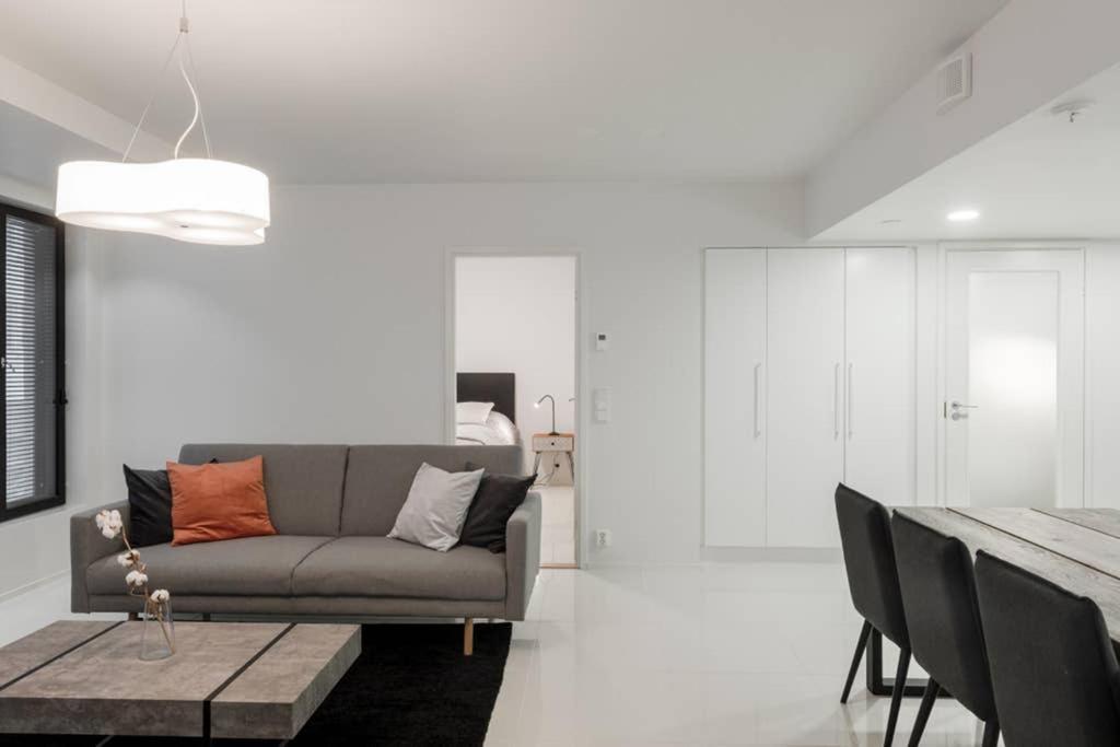 Sleek And Spacious 3 Bedroom Apartment In City Centre Helsinki Esterno foto