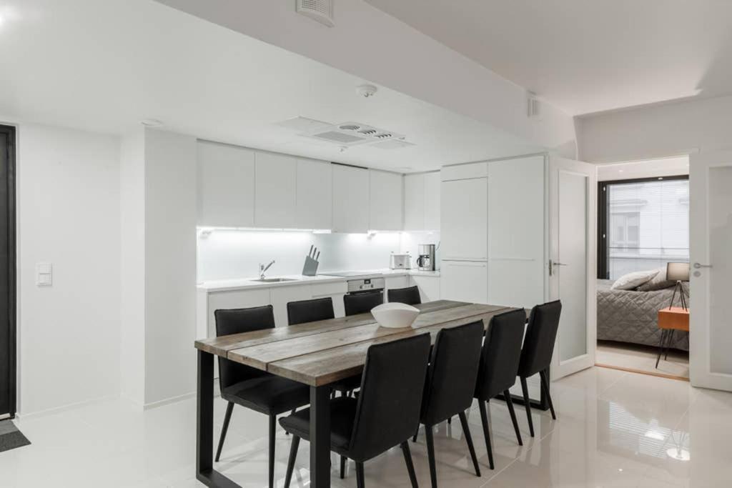 Sleek And Spacious 3 Bedroom Apartment In City Centre Helsinki Esterno foto